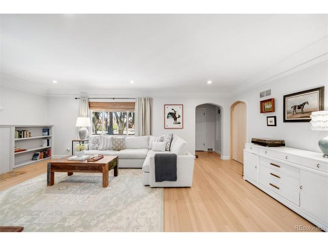 1130 N Monaco Pkwy, Denver, CO 80224