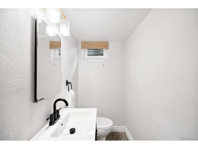 1130 N Monaco Pkwy, Denver, CO 80224