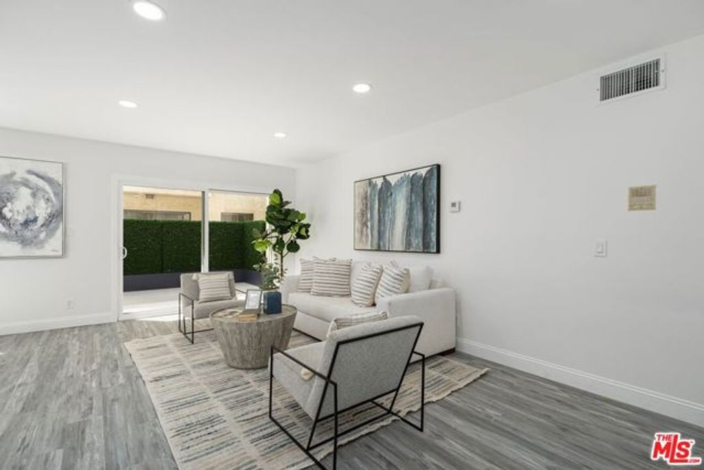 1750 Camino Palmero Street 237, Los Angeles, CA 90046