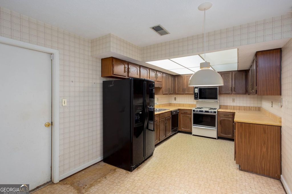 891 Lake Hollow Boulevard SW, Marietta, GA 30064 — photo 5