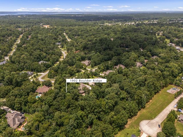 1902 Boulder Ridge Drive, Conroe, TX 77304