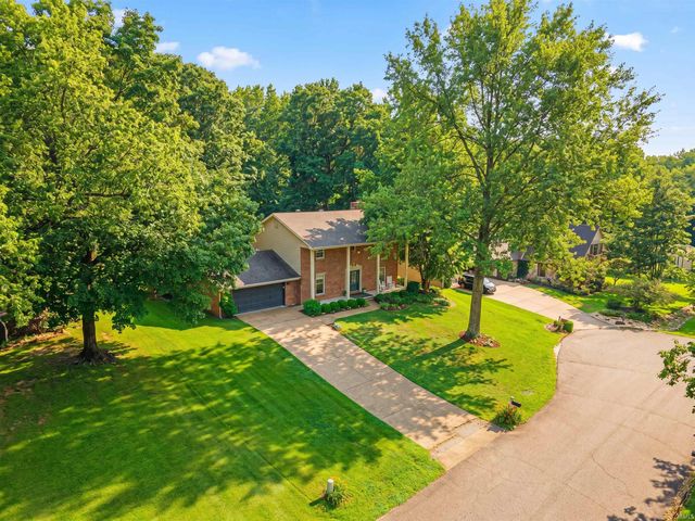 5700 Woodlawn Drive, Newburgh, IN 47630
