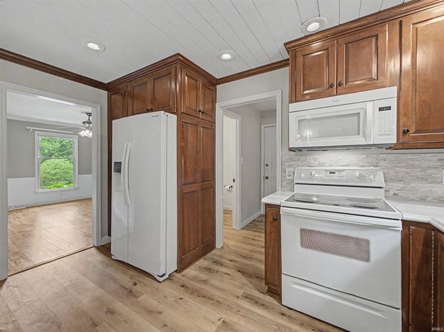 5700 Woodlawn Drive, Newburgh, IN 47630