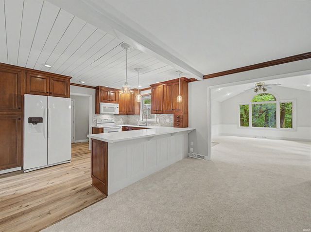 5700 Woodlawn Drive, Newburgh, IN 47630