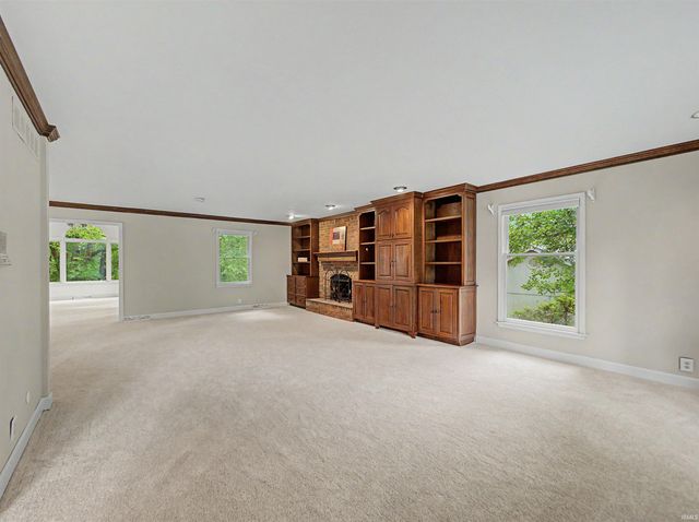 5700 Woodlawn Drive, Newburgh, IN 47630