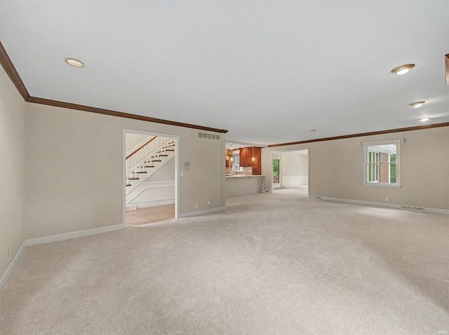 5700 Woodlawn Drive, Newburgh, IN 47630