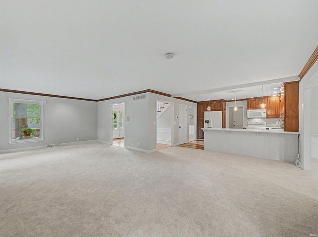 5700 Woodlawn Drive, Newburgh, IN 47630
