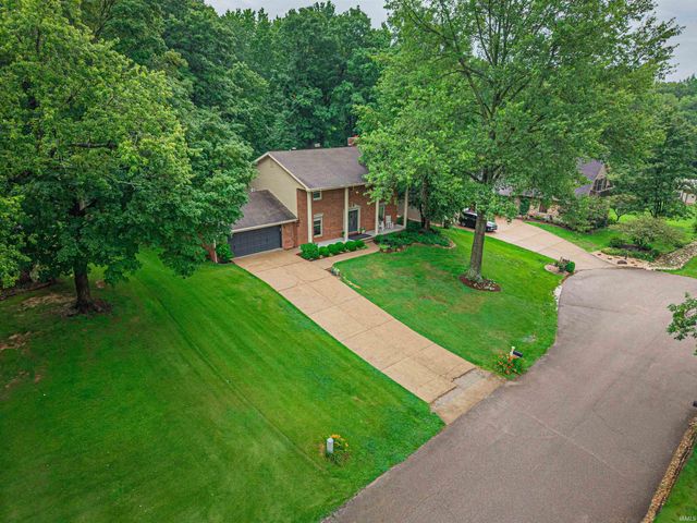 5700 Woodlawn Drive, Newburgh, IN 47630