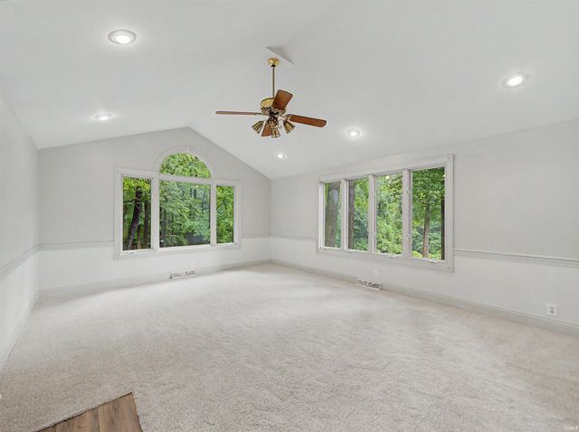 5700 Woodlawn Drive, Newburgh, IN 47630