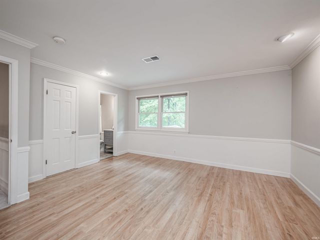 5700 Woodlawn Drive, Newburgh, IN 47630