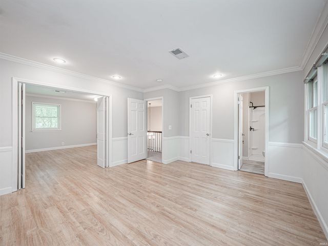 5700 Woodlawn Drive, Newburgh, IN 47630