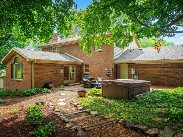 5700 Woodlawn Drive, Newburgh, IN 47630