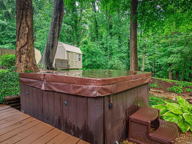 5700 Woodlawn Drive, Newburgh, IN 47630