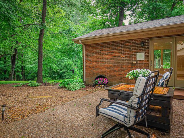 5700 Woodlawn Drive, Newburgh, IN 47630