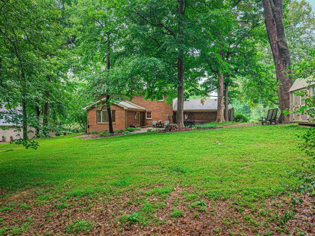 5700 Woodlawn Drive, Newburgh, IN 47630