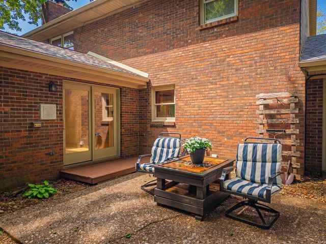 5700 Woodlawn Drive, Newburgh, IN 47630