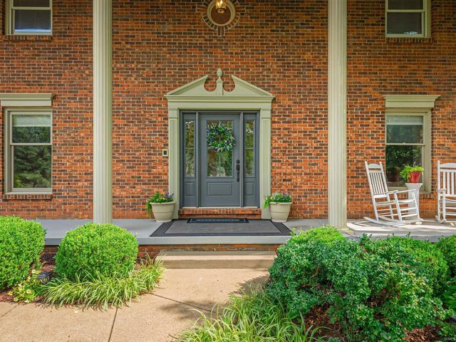 5700 Woodlawn Drive, Newburgh, IN 47630