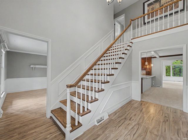 5700 Woodlawn Drive, Newburgh, IN 47630