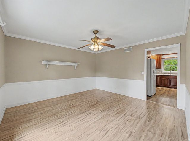 5700 Woodlawn Drive, Newburgh, IN 47630