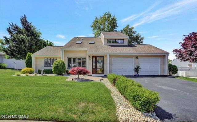 40 Pinyon Street, Howell, NJ 07731