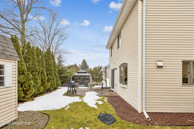 40 Pinyon Street, Howell, NJ 07731