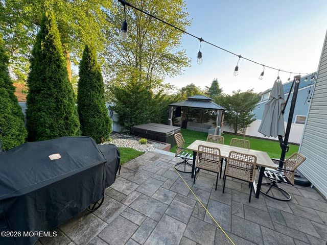 40 Pinyon Street, Howell, NJ 07731