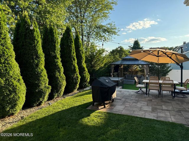 40 Pinyon Street, Howell, NJ 07731