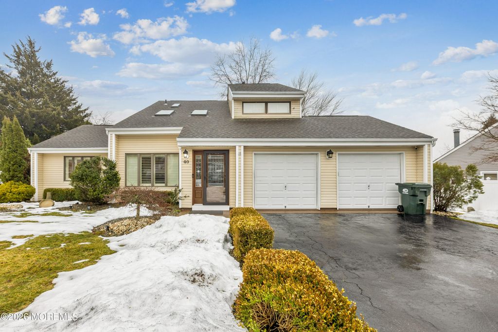 40 Pinyon Street, Howell, NJ 07731