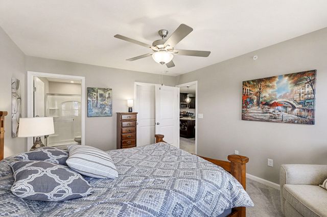 648 Foxhill Drive, 9-203, Crescent Springs, KY 41017