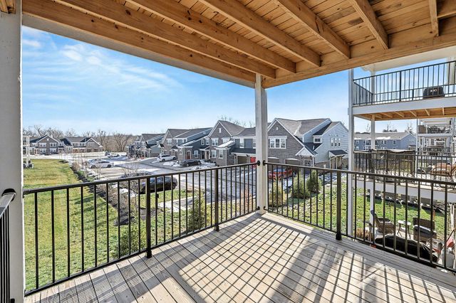 648 Foxhill Drive, 9-203, Crescent Springs, KY 41017