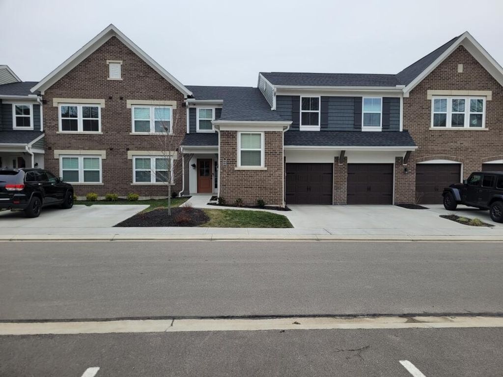 648 Foxhill Drive, 9-203, Crescent Springs, KY 41017