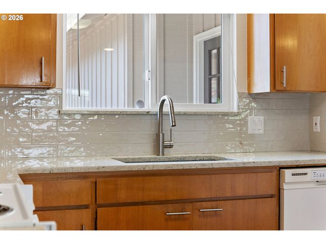 15685 Sw QUEEN VICTORIA Pl, Portland, OR 97224