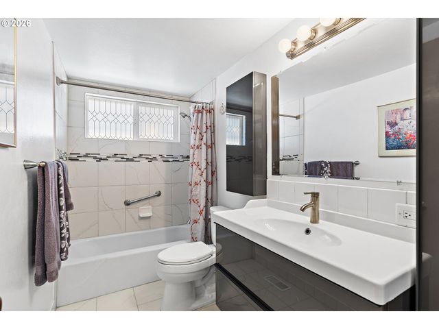 15685 Sw QUEEN VICTORIA Pl, Portland, OR 97224