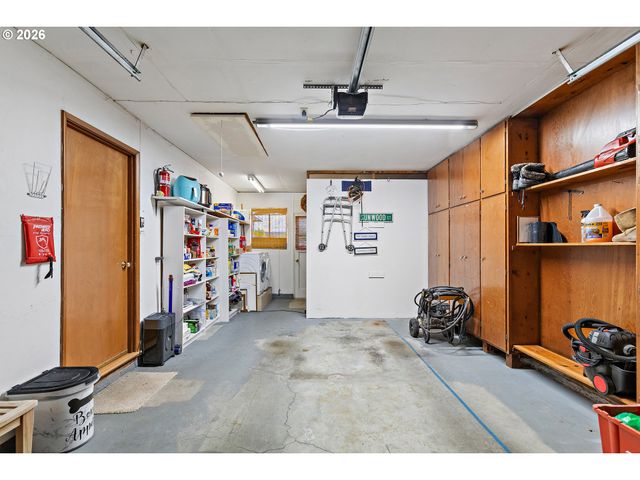 15685 Sw QUEEN VICTORIA Pl, Portland, OR 97224