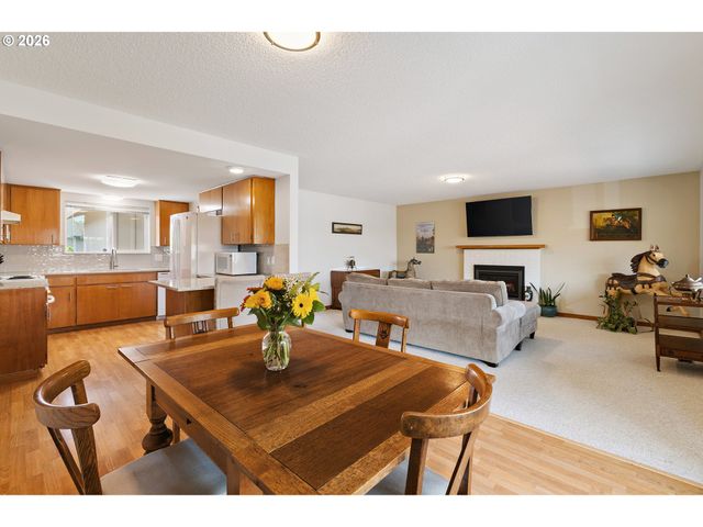 15685 Sw QUEEN VICTORIA Pl, Portland, OR 97224