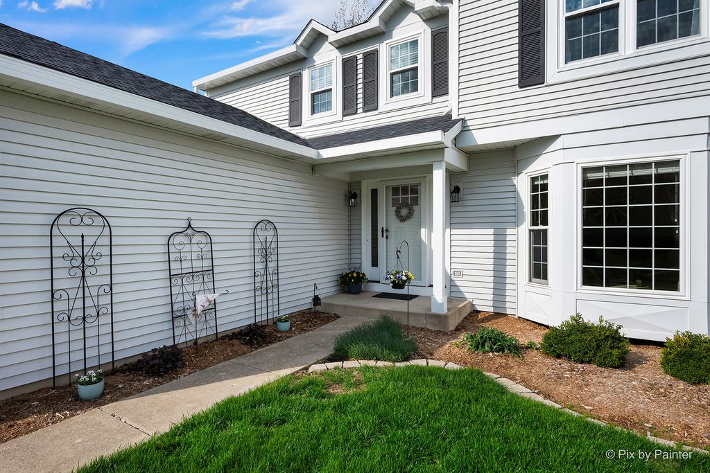 Image 2 of property listing at 1567 Haines Drive, Batavia, IL 60510