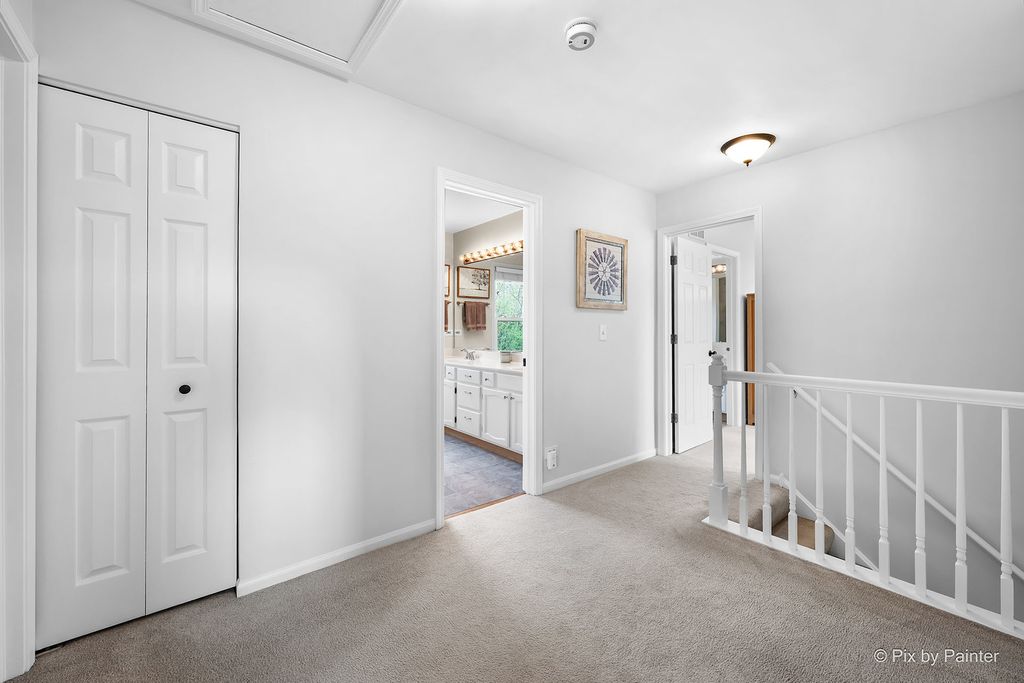Image 18 of property listing at 1567 Haines Drive, Batavia, IL 60510