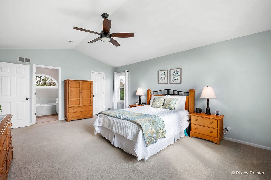 Image 20 of property listing at 1567 Haines Drive, Batavia, IL 60510
