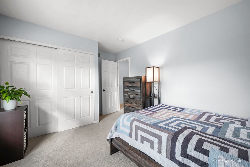 Image 24 of property listing at 1567 Haines Drive, Batavia, IL 60510