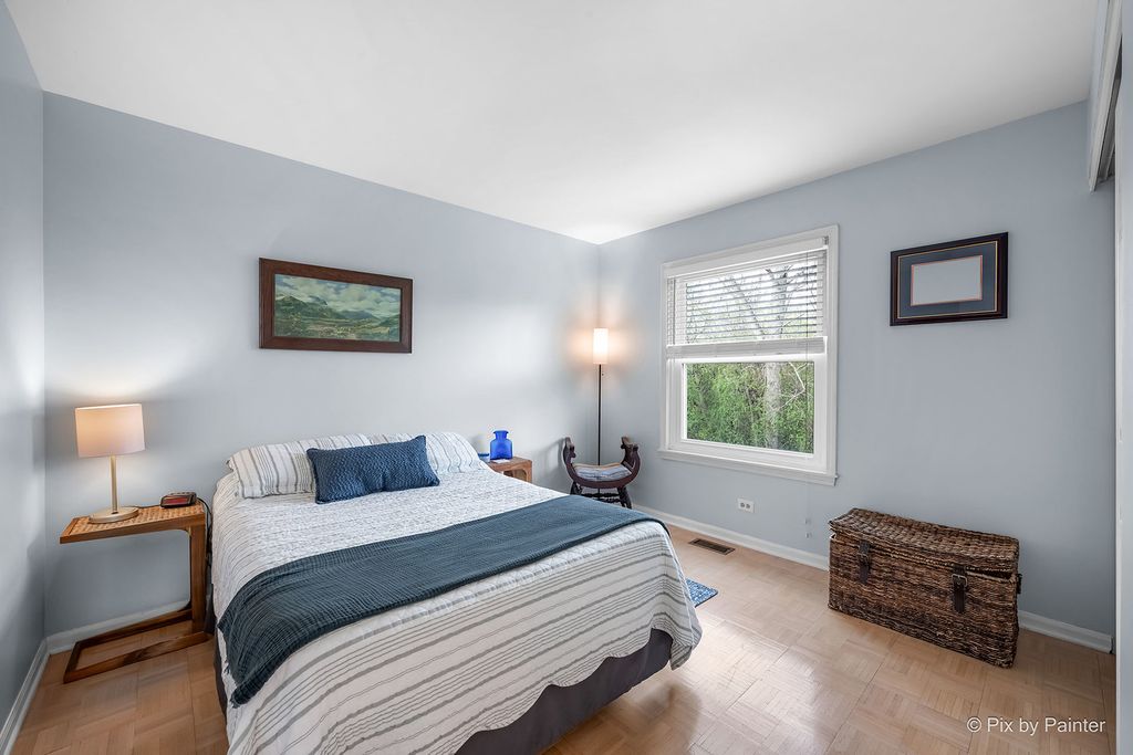 Image 25 of property listing at 1567 Haines Drive, Batavia, IL 60510