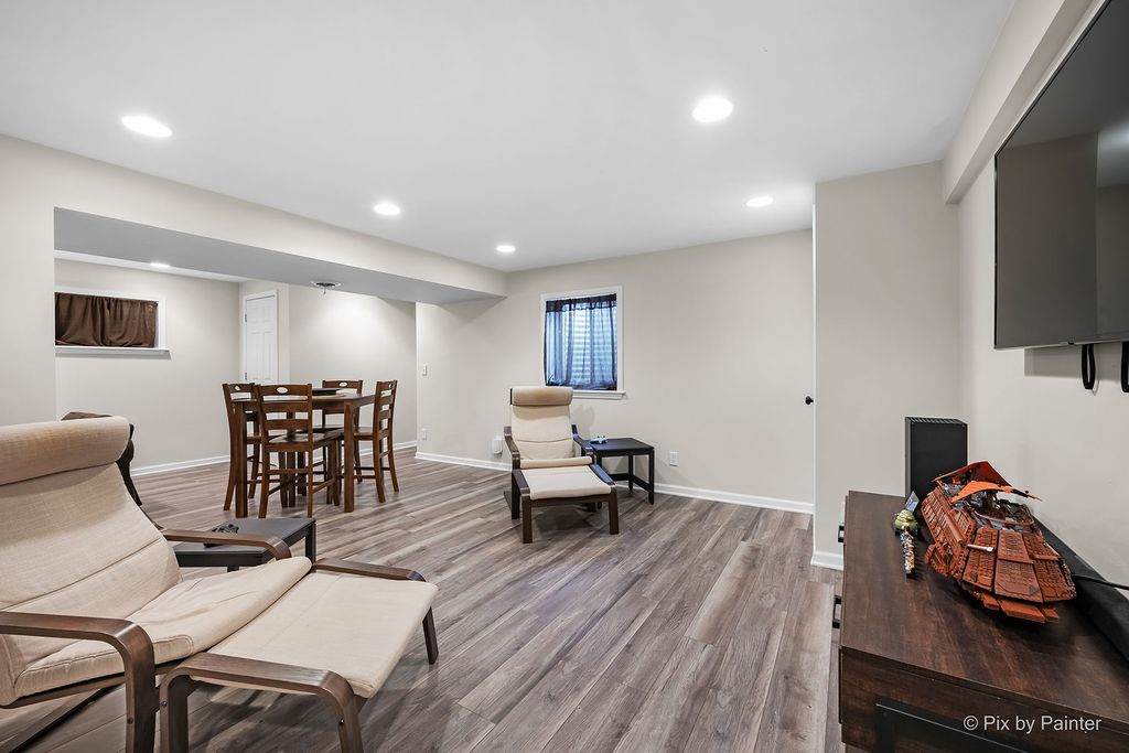 Image 29 of property listing at 1567 Haines Drive, Batavia, IL 60510
