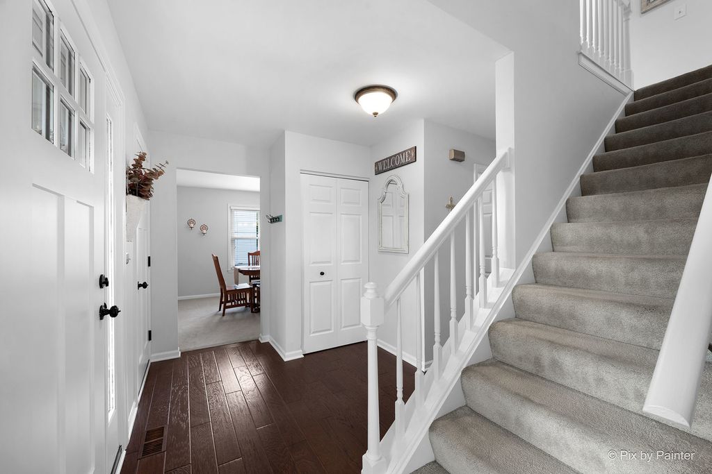 Image 4 of property listing at 1567 Haines Drive, Batavia, IL 60510