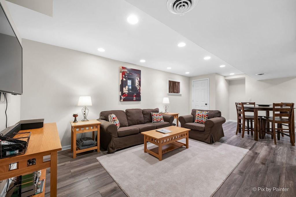 Image 32 of property listing at 1567 Haines Drive, Batavia, IL 60510
