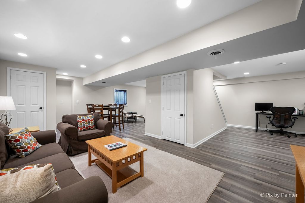Image 33 of property listing at 1567 Haines Drive, Batavia, IL 60510