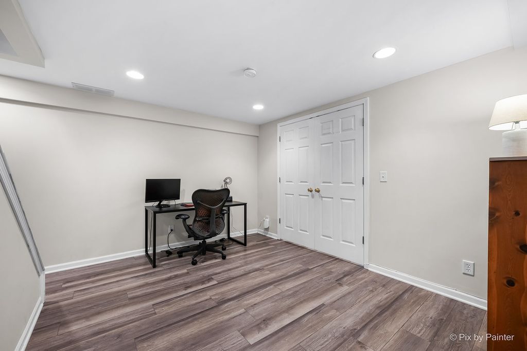 Image 34 of property listing at 1567 Haines Drive, Batavia, IL 60510