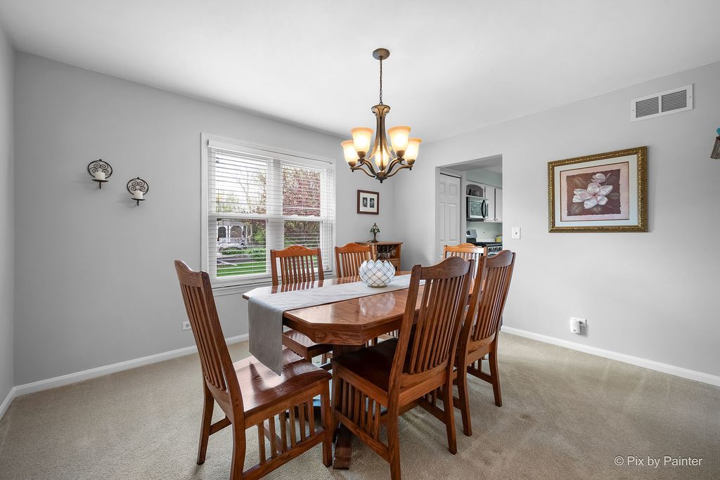 Image 8 of property listing at 1567 Haines Drive, Batavia, IL 60510