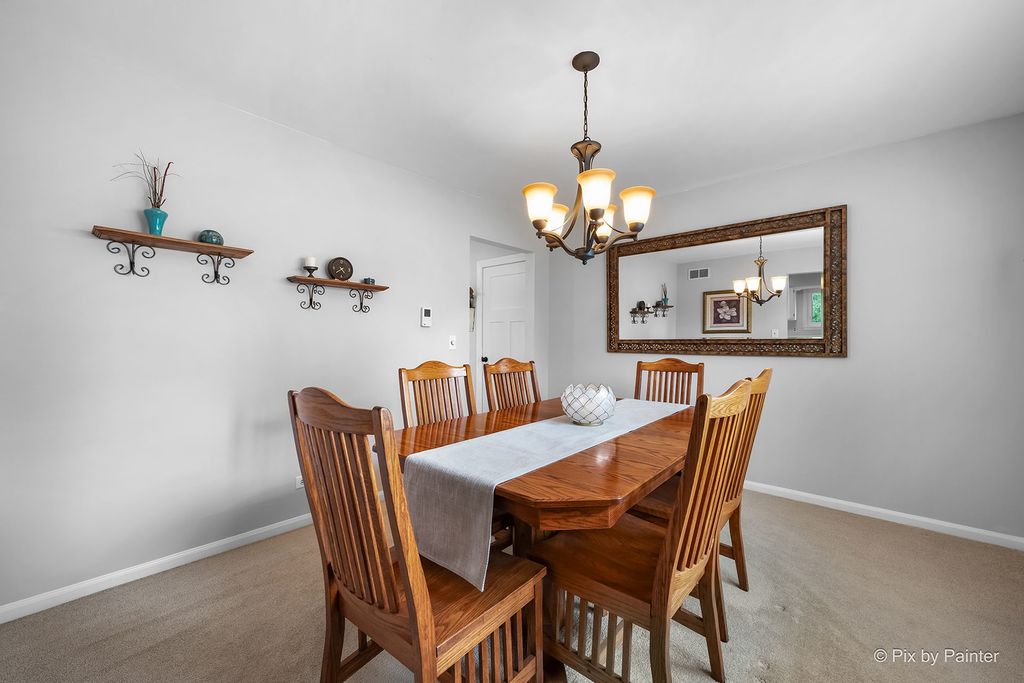 Image 9 of property listing at 1567 Haines Drive, Batavia, IL 60510
