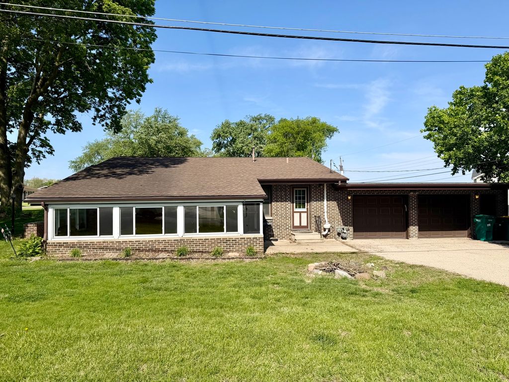 Image 1 of property listing at 1100 Wacker Drive, Ottawa, IL 61350