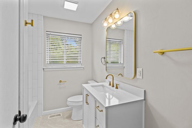 3015 Towerway Drive, Chattanooga, TN 37406