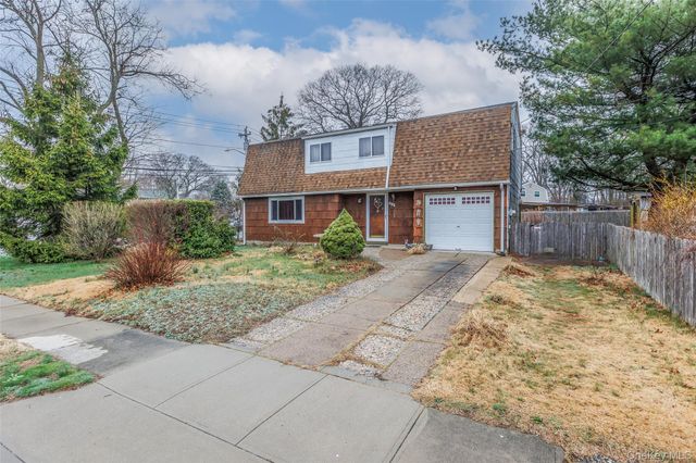 1 Bear Street, Selden, NY 11784